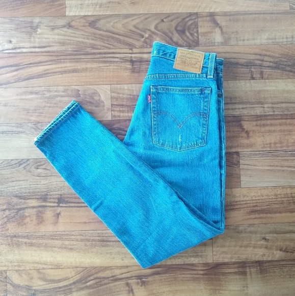 Levi's premium SF wedgie distressed jeans - Picture 8 of 9